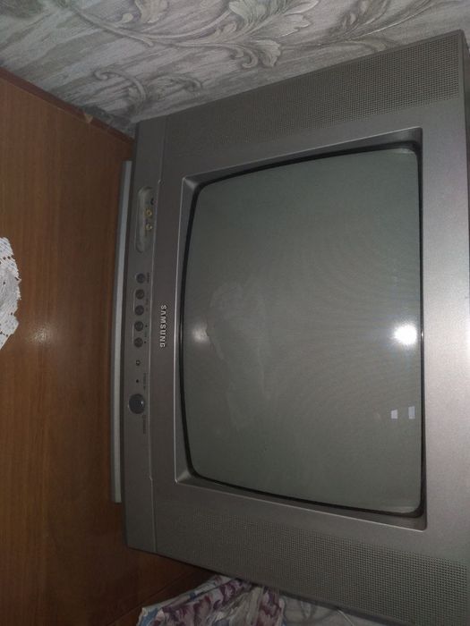 Телевизор марки Samsung