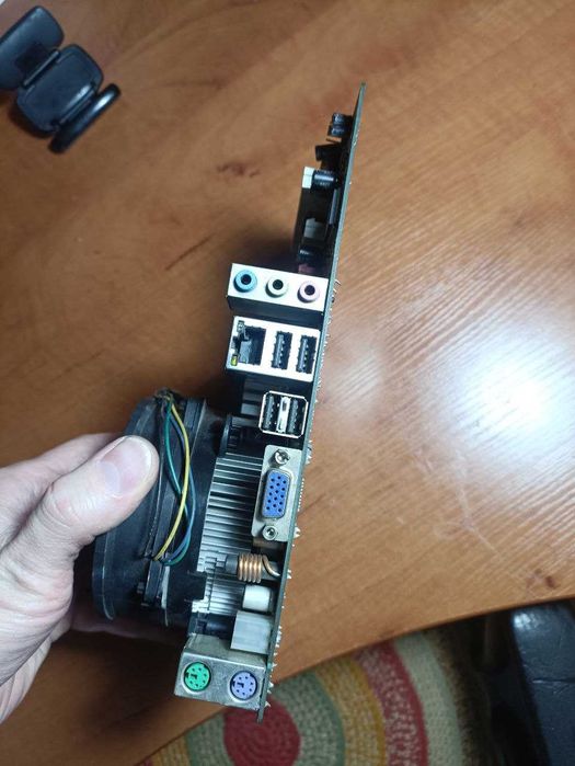 Материнская плата ECS