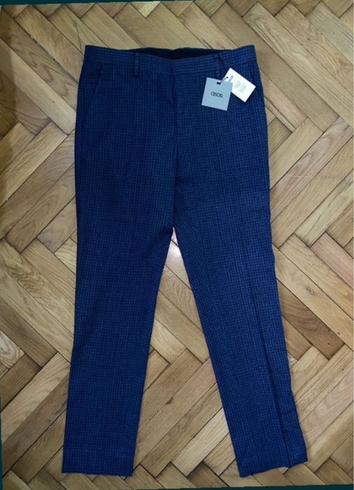 Pantaloni de costum NOI Asos