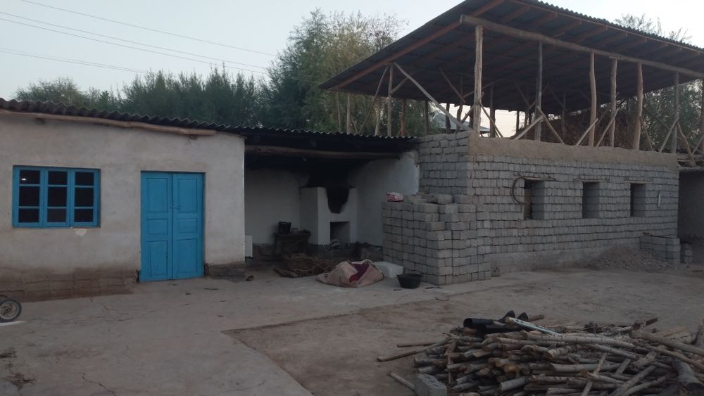 Уй сотилади  5 уй