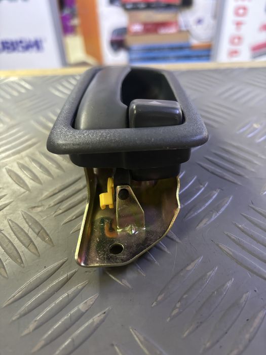 Внутренная ручка камри 10 передняя