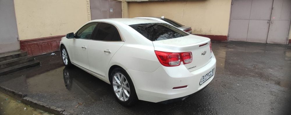 Малибу 1 сотилади 2012 йил 200 минг йурган