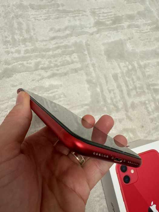 Iphone 11 Red,impecabil, la cutie cu factură de achizite