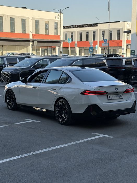 Bmw i5 M60 G60 kuzov 2024-yil eng fulli 3.8 sec 0-100km/h