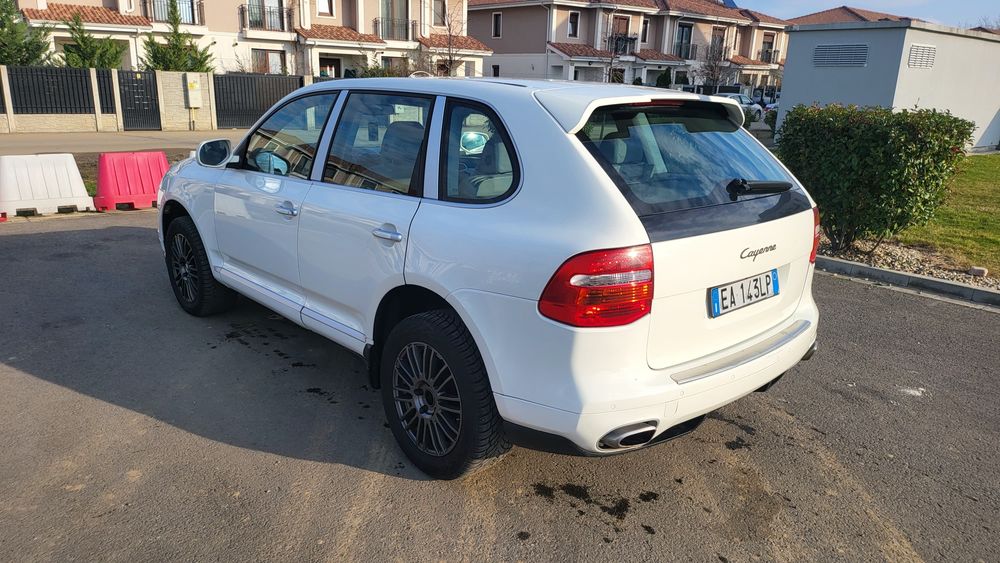 Vând Porsche Cayenne