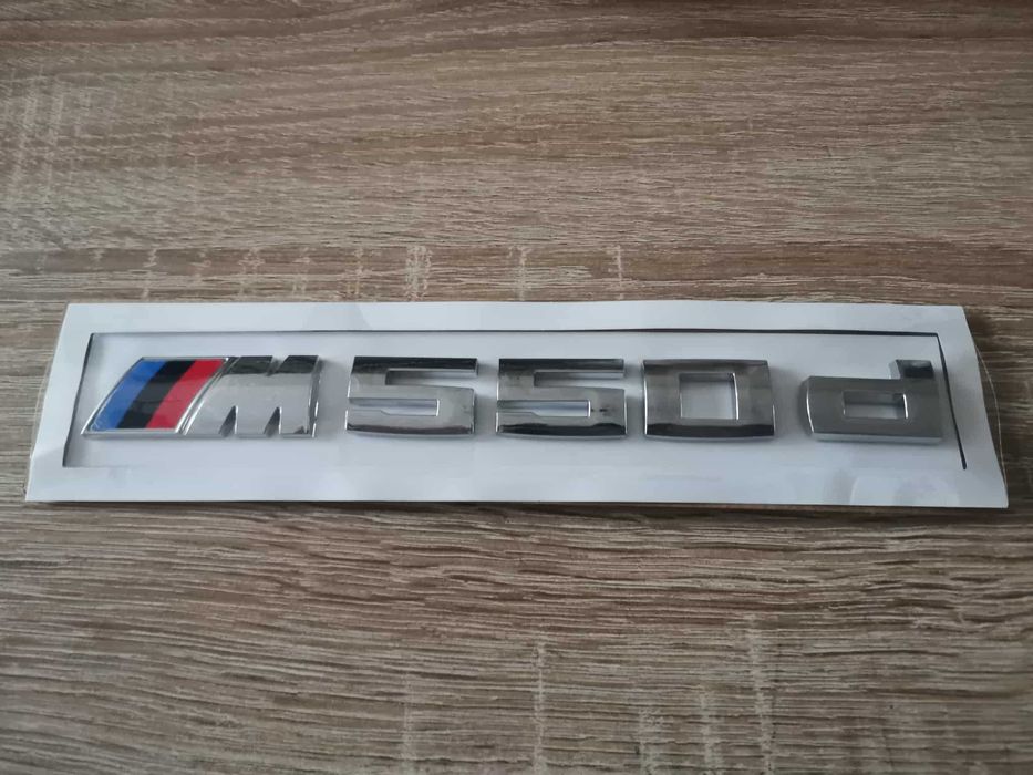 BMW М550d сребриста емблема