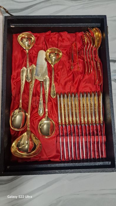 Сребърен, позлатен старинен сервиз от прибори за хранене