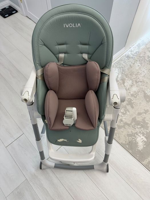 Продам стульчик Ivolia и коляску 3 в 1.