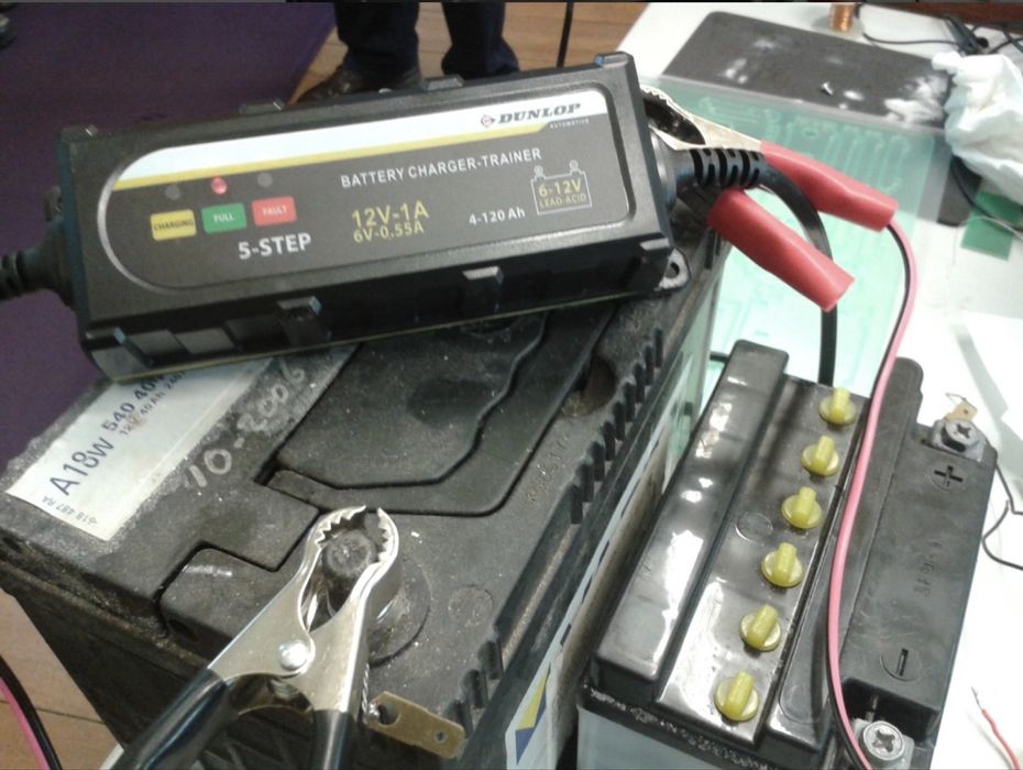 Зарядно за акомулатор Dunlop