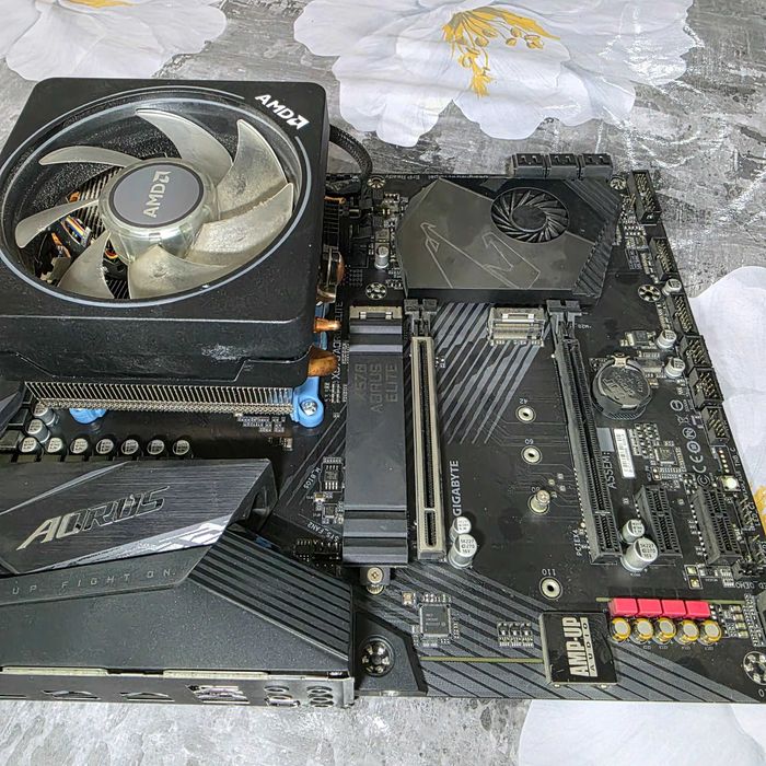Материнская плата GigaByte X570 Aorus Elite