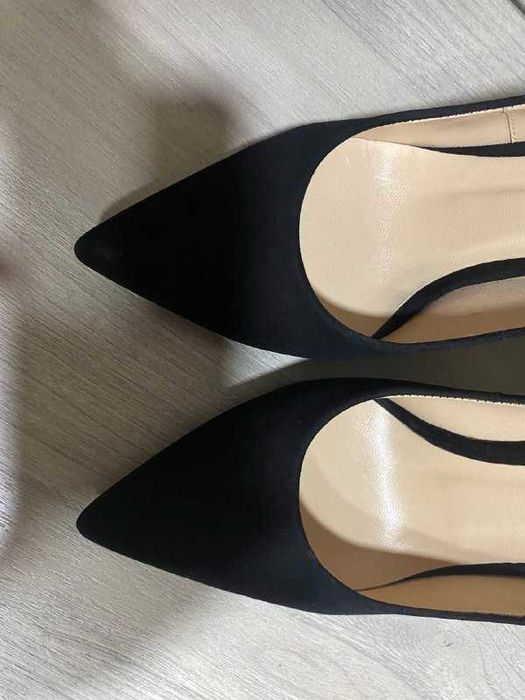 Продаются женские,замшевые туфли