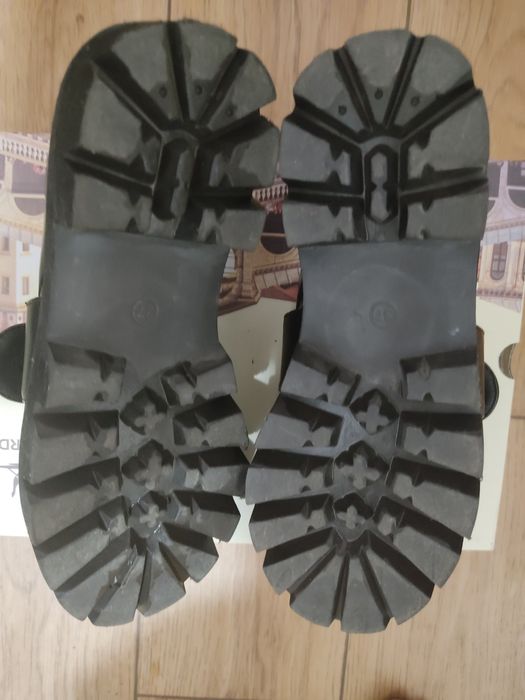 Продам две обуви