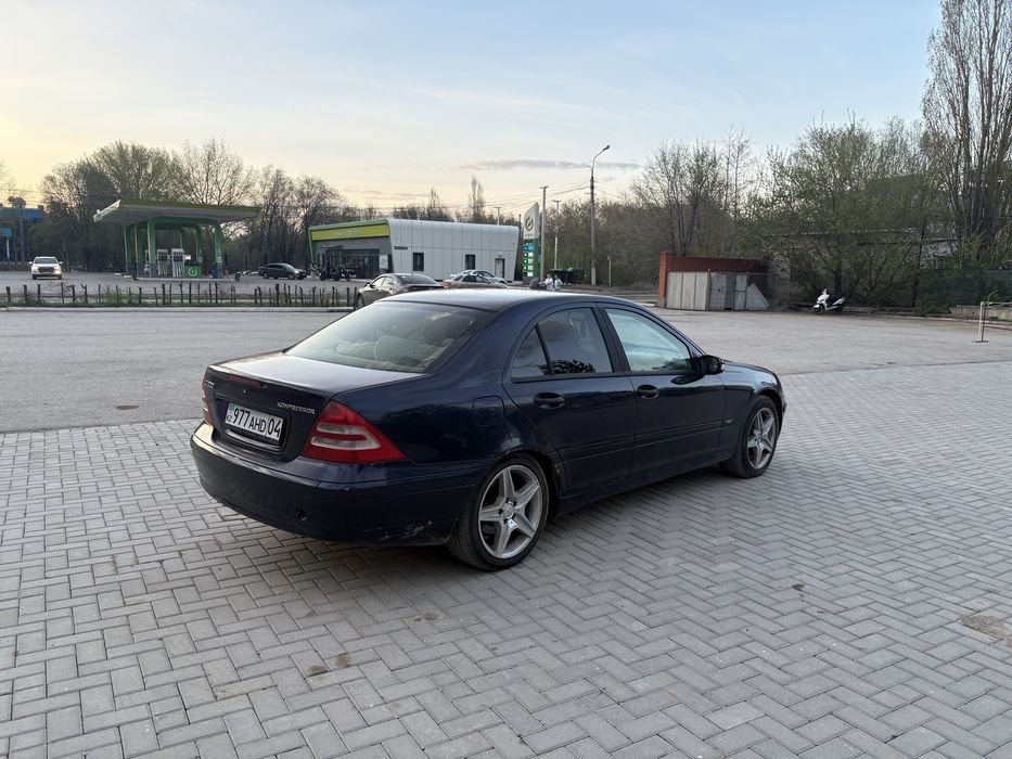 Mercedes С w203,