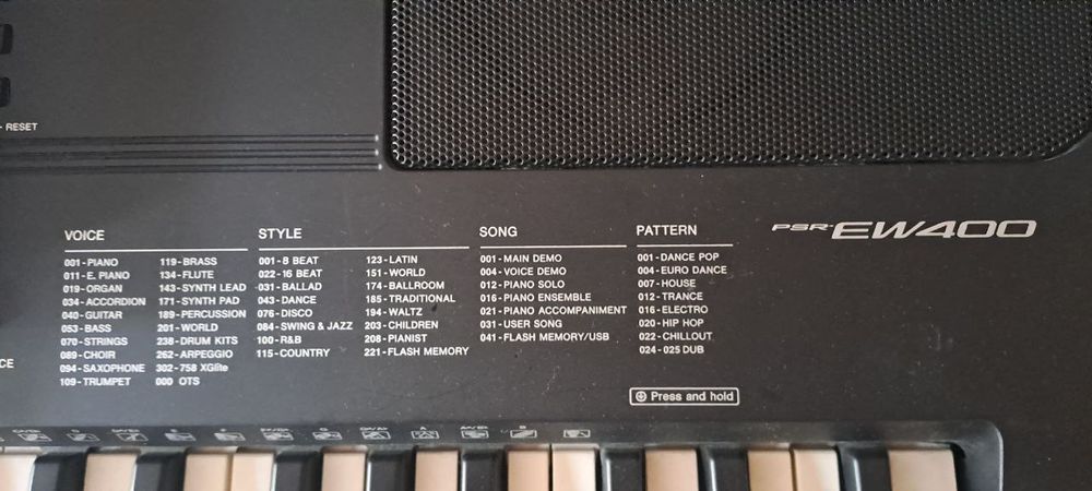 Синтезатор Yamaha PSR EW 400