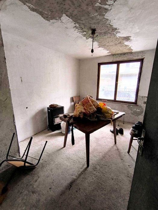 Продавам масивна къща в гр. Перник кв. Нов Драгановец