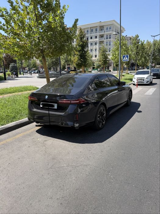 BMW i5   35l   2024 toza