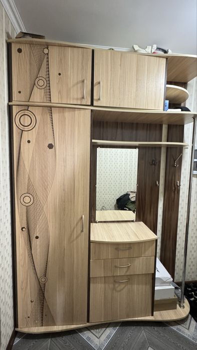 стенка в коридоре