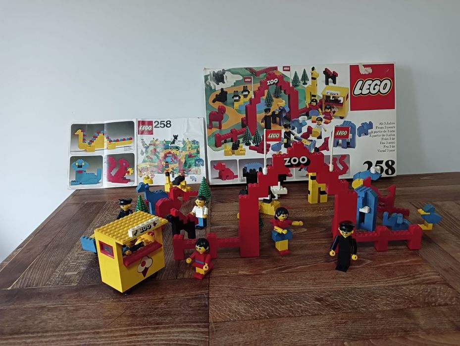 Продавам Lego 258 ZOO