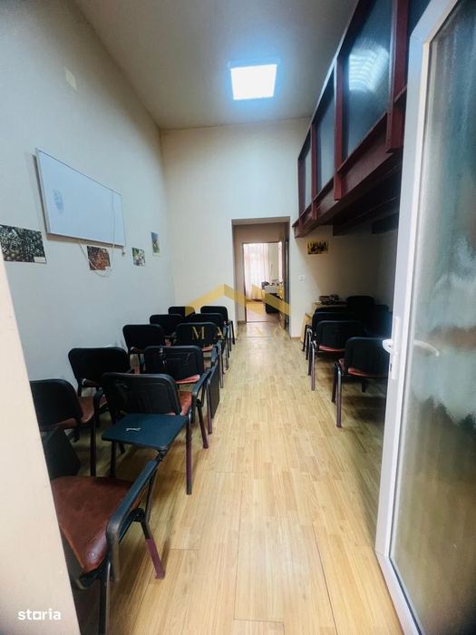Apartament (pretabil pentru Birou ,Cabinet etc.) de vanzare in centru.