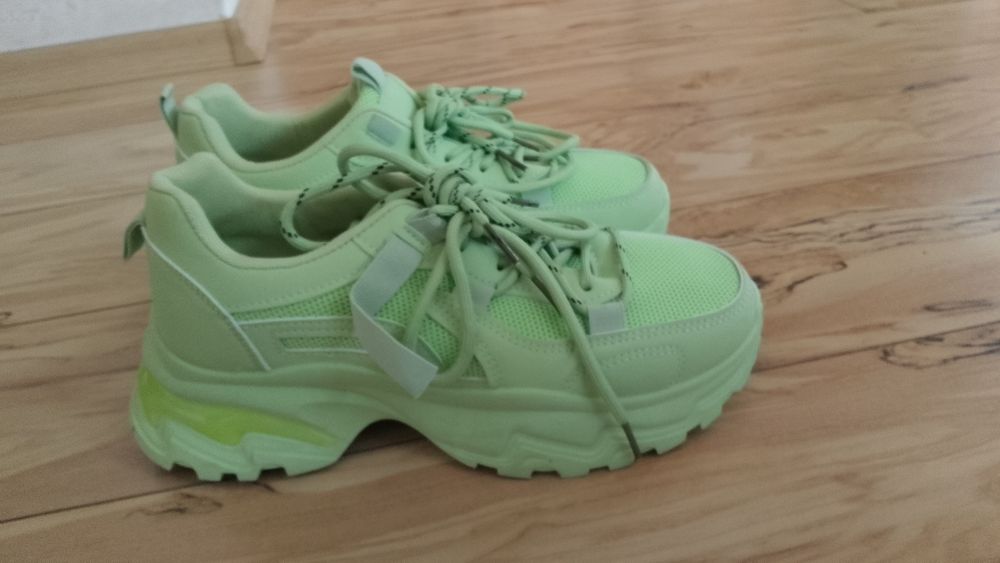 Свежи модерни маратонки