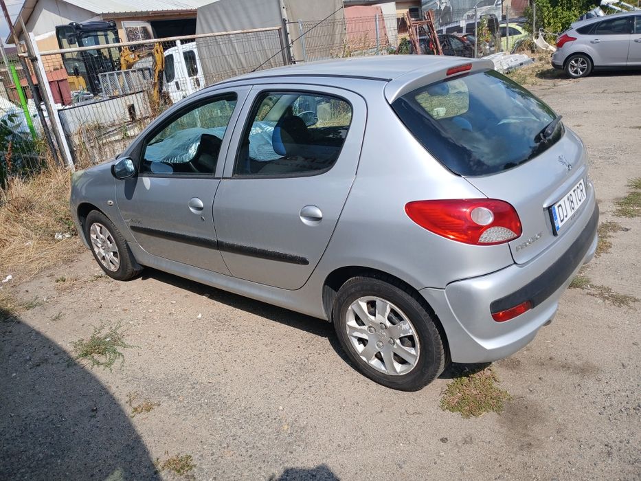 Vând peugeot 206 plus benzină 2011
