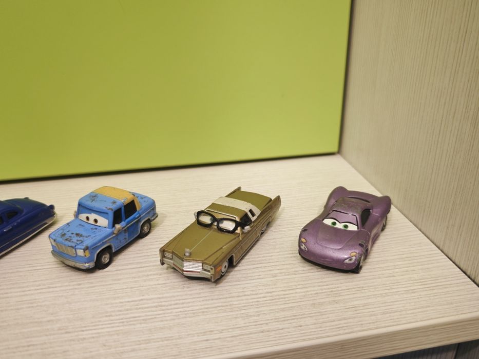 Vând mașinuțe Cars din metal ,in stare foarte bună.