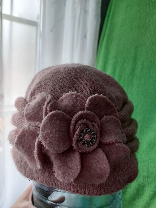 Продам женские  шапки