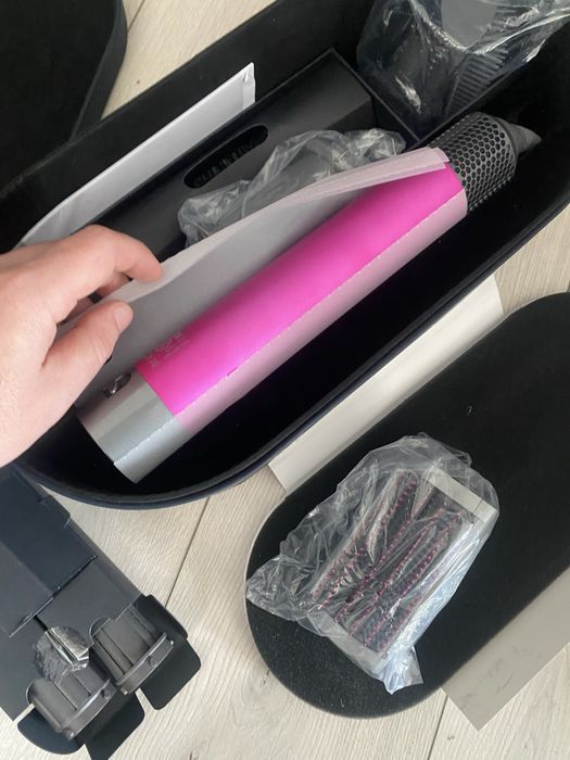 Dyson Hair HS-05 cu toate accesorile nou sigilat