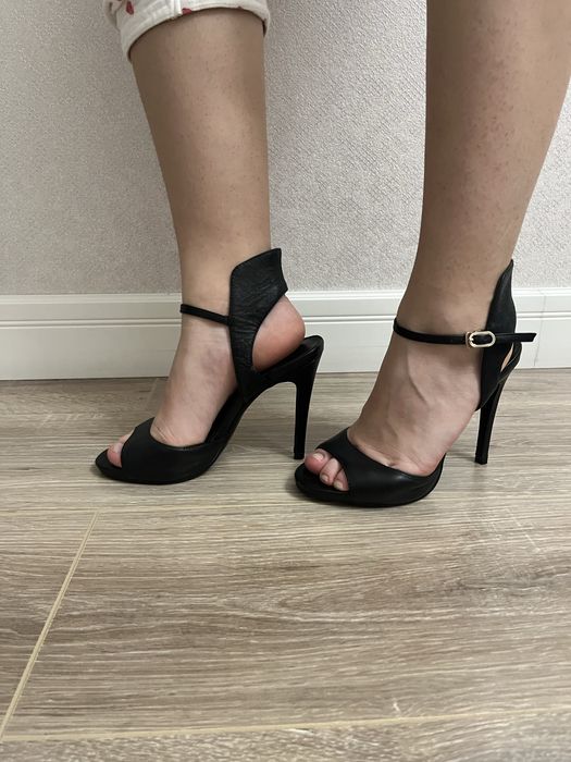 Продам женские туфли