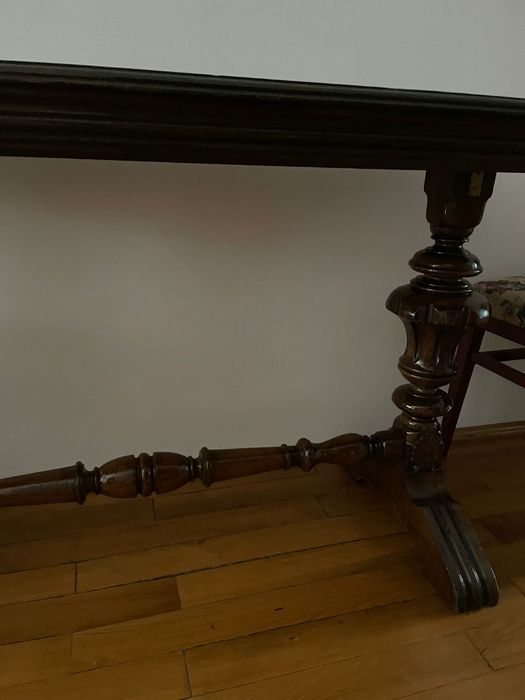 Masa lemn masiv cu picioare sculptate