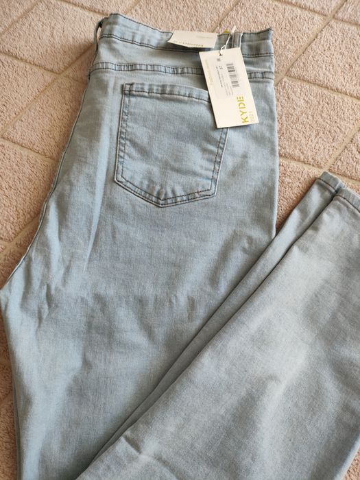 Продам джинцы женские