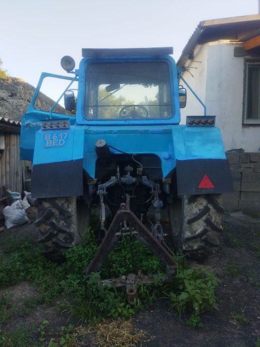 Трактор с прицепом, арычник и бороны