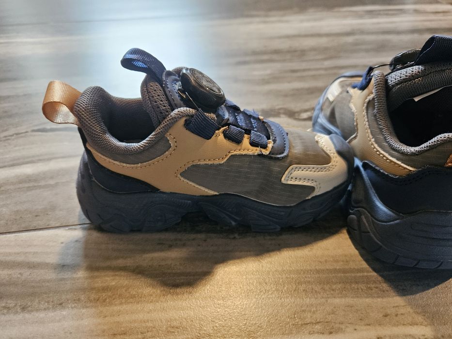 Маратонки на  Skechers и обувки на Bogdog