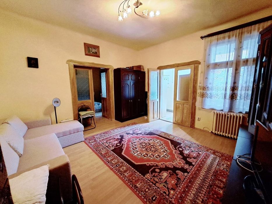 Proprietar vând apartament la casă cu curte comună