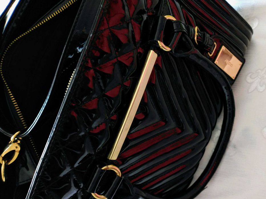 Продам лаковую сумку - портфель бренд ALDO