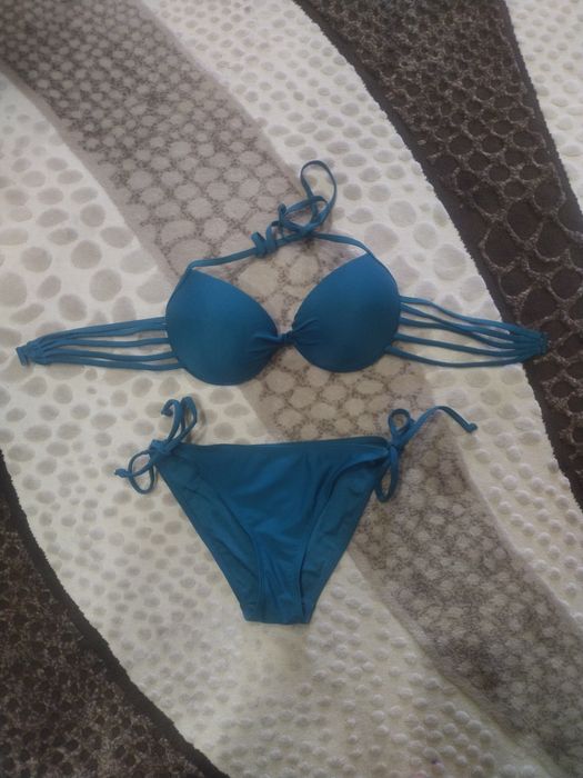 Продам женские купальники..
