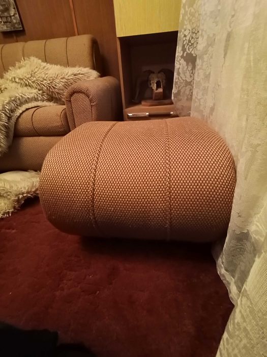 Диван, табуретки и фотьойли
