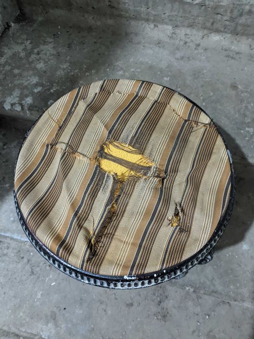 Стул, декоративный, металлический.