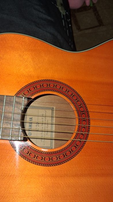 Продаётся гитара Yamaha s70