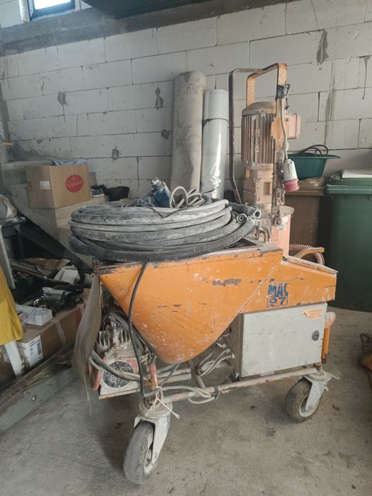 Mașină de tencuit tip Mac 97