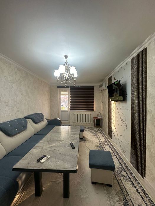 Qarshi shahridan targovka tomondan kvartira sotiladi