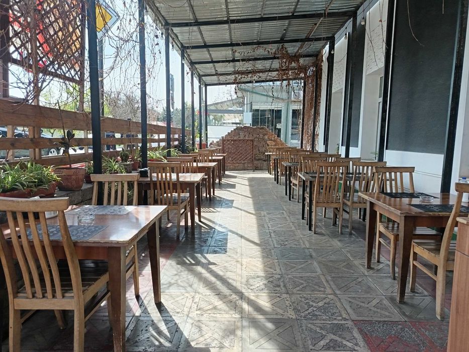 Комплект стол стул сотилади. Холати яхши.