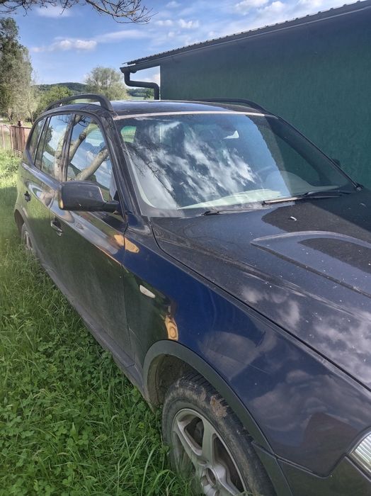 Vând BMW x3 în stare perfectă de funcționare.