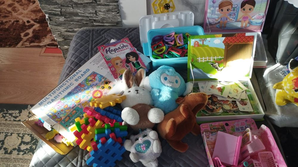 Продам развивающие игрушки б/у для девочки