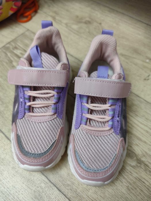 Кроссовки детские