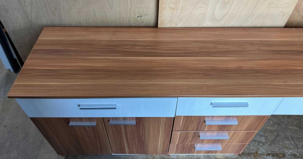 Comoda cu blat 2,53 cm; Bufet bucatarie cu rafturi si sertare; Ansamblu dulapuri si birou