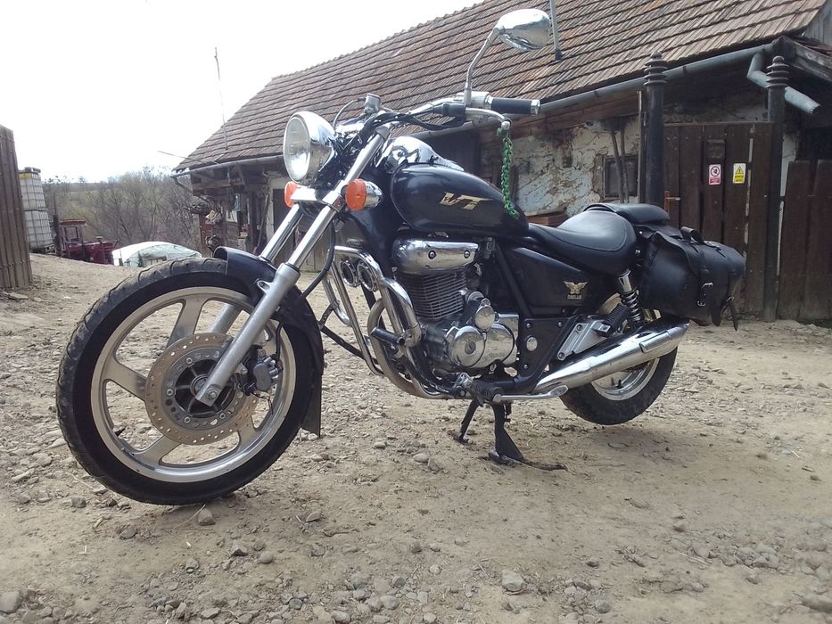 Daelim VT 125 chooper