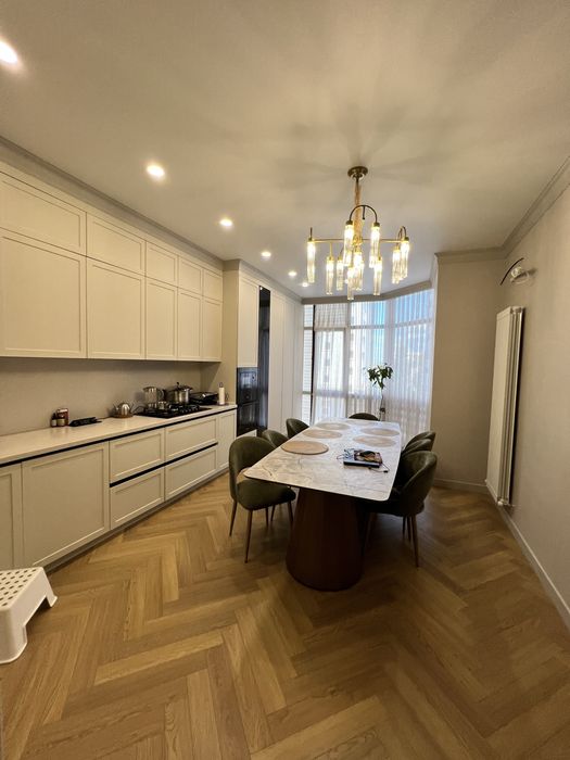 Продам 3 ком кв 130 м2 в жк Орталык