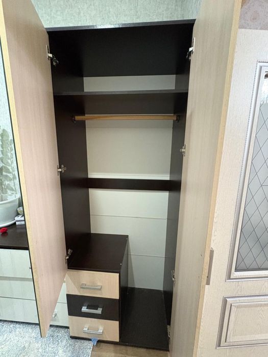 Продам шкаф 2-х дверный