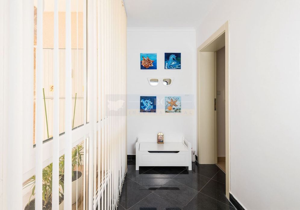 Продава се Тристаен апартамент в Черноморец - 120 кв.м за 1084 €/кв.м - Снимка #2